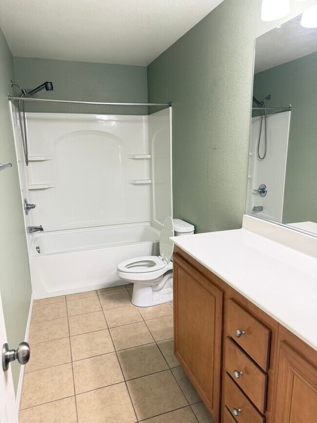 Building Photo - 5450 Pinecroft Dr