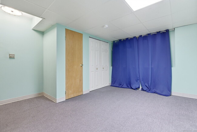 Building Photo - 48 Strawberry Hill Ave