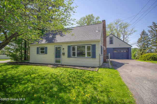 Primary Photo - 10 Bailey Ave