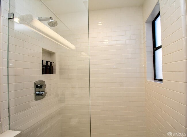 Building Photo - 5 Montague Pl