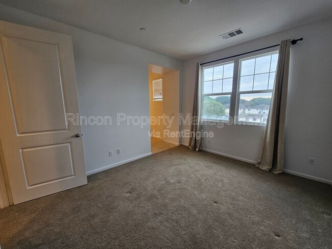 Building Photo - 3647 W Hemlock St