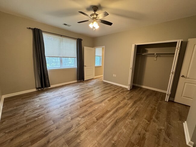 Building Photo - 900 Southmoor Dr