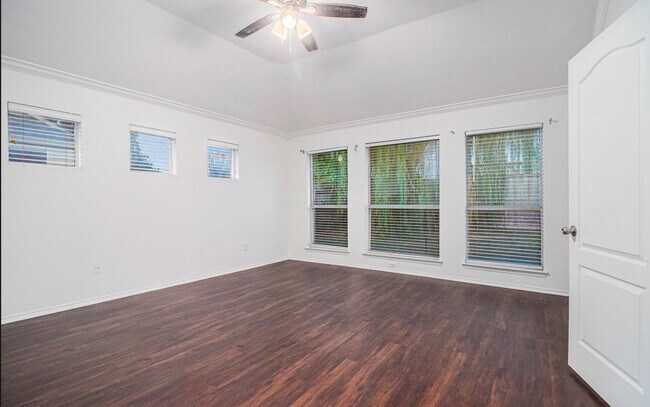 Building Photo - 403 Victory Ln