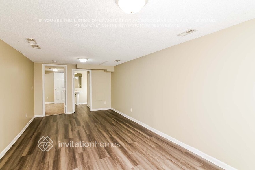 Building Photo - 2110 2nd St S