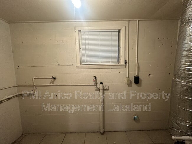 Building Photo - 403 Normandy St