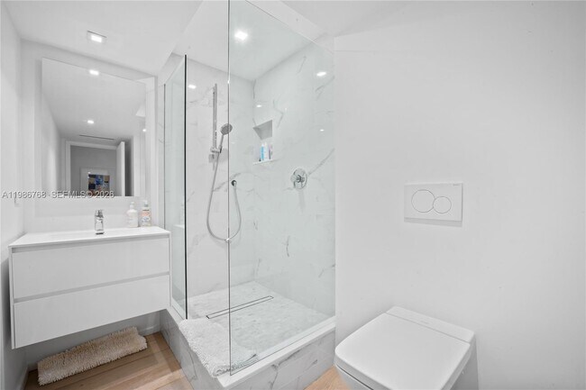 Building Photo - 2301 Collins Ave