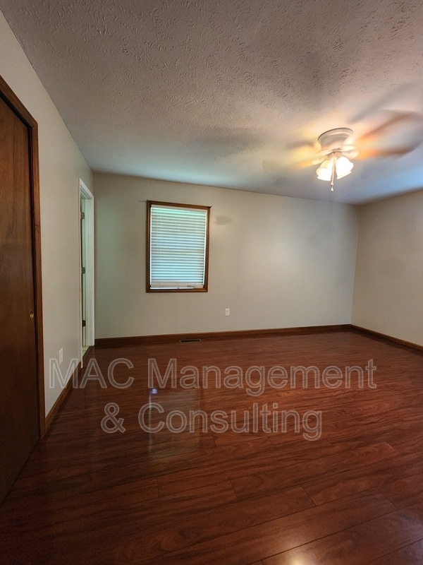 Building Photo - 1606 Brookdale Ave