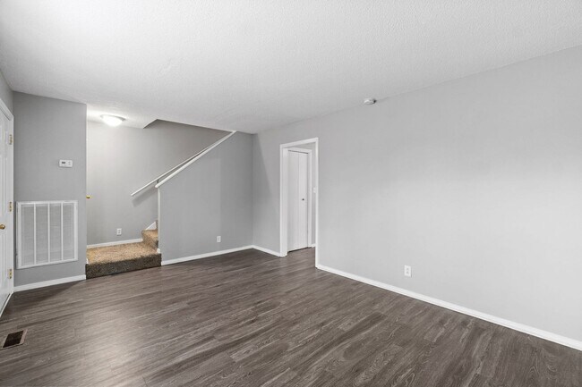 Building Photo - 219 Taft Dr
