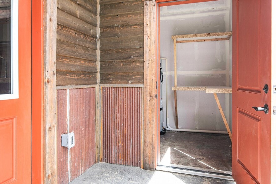 Building Photo - 6240-6243 Three Needles Ln