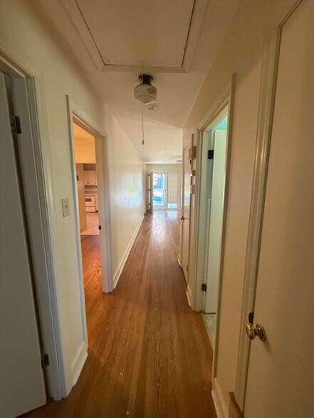 Building Photo - 1118 Sherwood Dr
