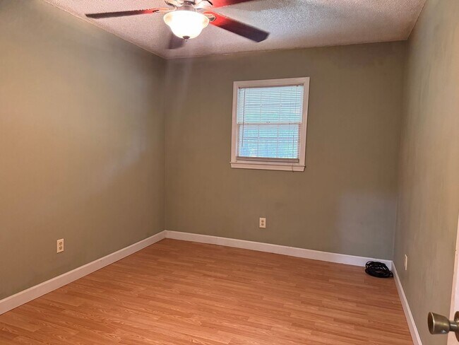 Building Photo - 3 Bed, 1 Bath Home located out in the country!