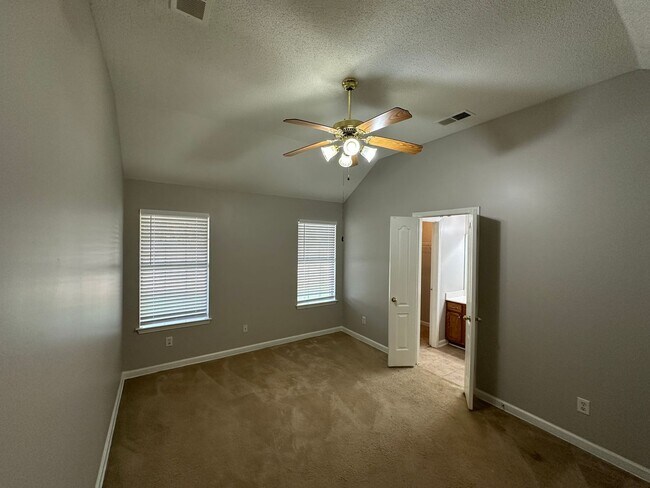 Building Photo - 1098 Breezy Valley Dr