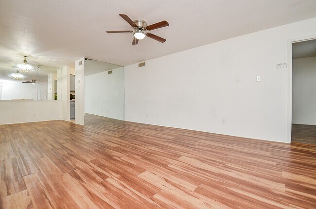 Building Photo - 9700 Leawood Blvd