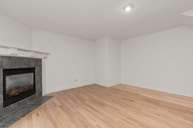 Building Photo - Stunning 3 bed, 2.5 bath home in desirable Bothell neighborhood