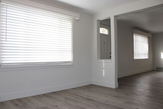 Building Photo - 760-762 N 100 W