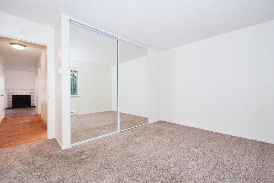 Building Photo - 12375 Mt Jefferson Terrace