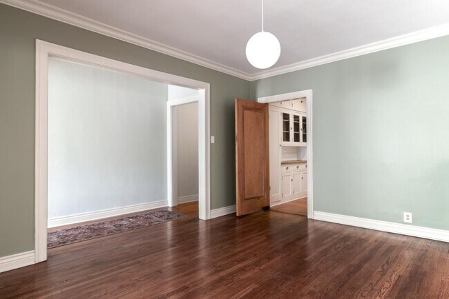 Building Photo - 2 bedroom in Evanston IL 60202