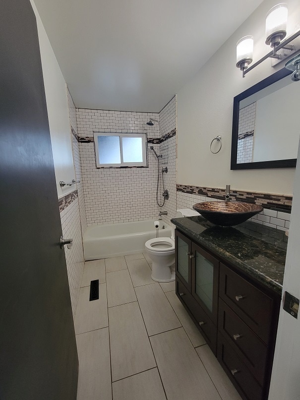 Building Photo - 485 Redwood Way