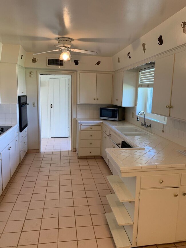 Building Photo - Contemporary Home with a pool near Bullard High School Fresno, CA