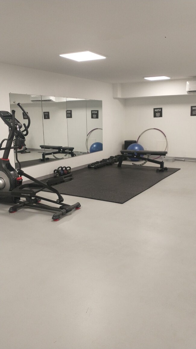 Private Gym - 960 Larrabee St