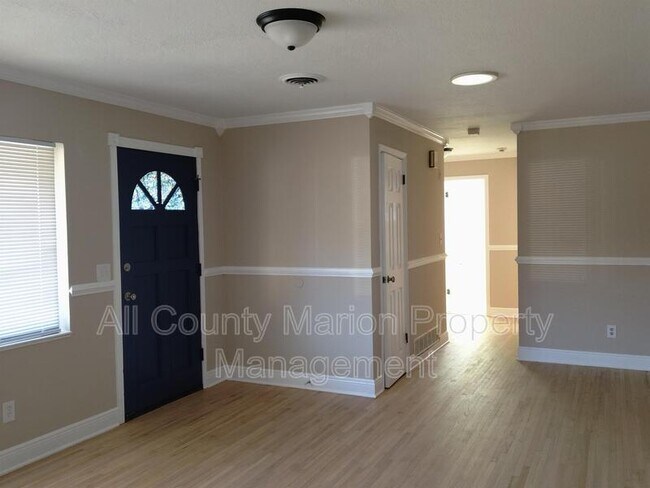 Building Photo - 2100 SW 42nd Ave