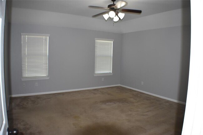 Building Photo - 2602 Lexington Park Dr