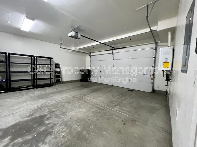 Building Photo - 215 9th St