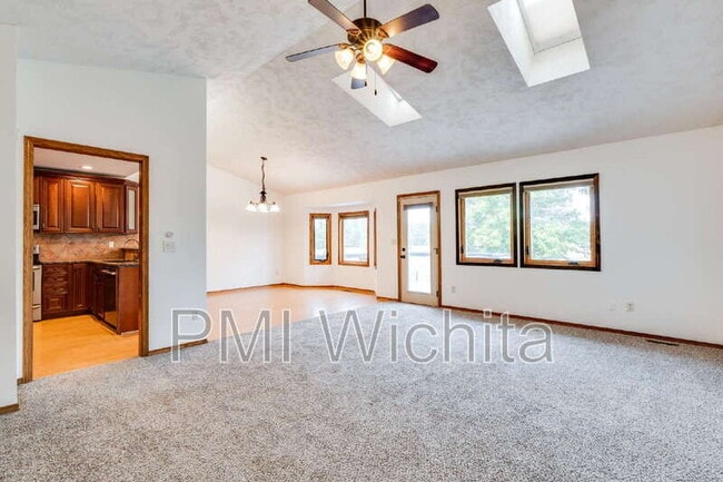 Building Photo - 6514 W Briarwood Ave