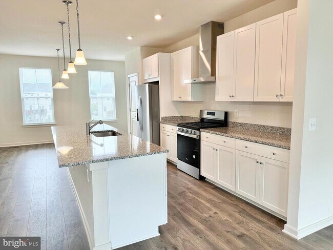 Building Photo - 310 Red Currant Wy