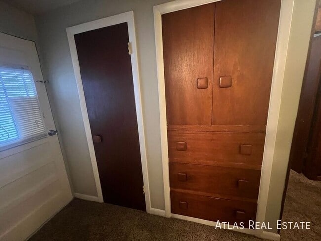 Building Photo - 835 E San Miguel St