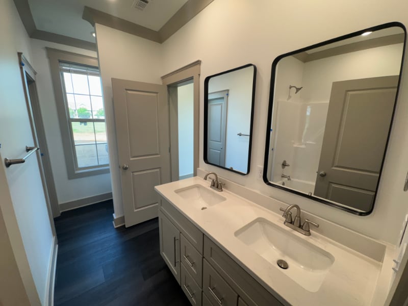 Building Photo - 901 27th St