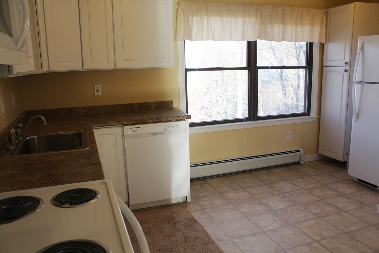 Building Photo - 167 Elm St