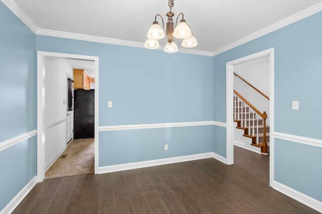 Building Photo - Beautiful 4 Bedroom/ 2 Story Home