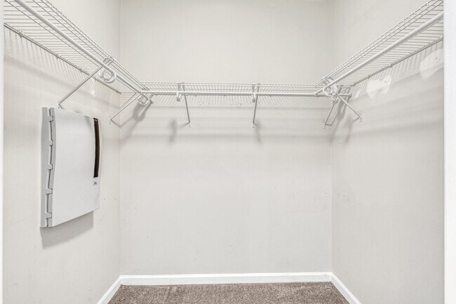 Building Photo - Great 2 Bedroom; 2 Bathroom condo in Manas...