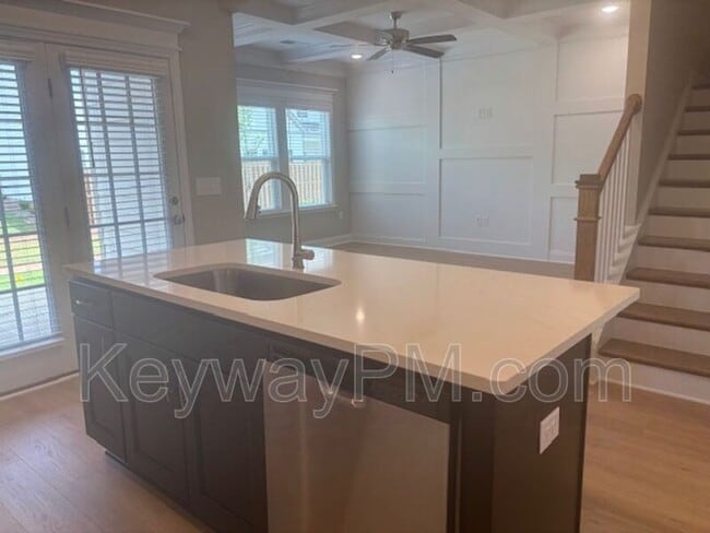 Building Photo - 3048 Venetian Dr