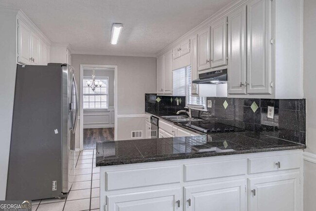 Building Photo - 736 Singley Dr