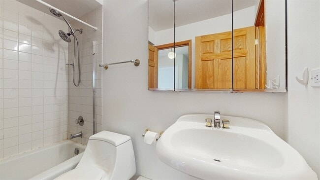 Building Photo - 211 Skokie Blvd