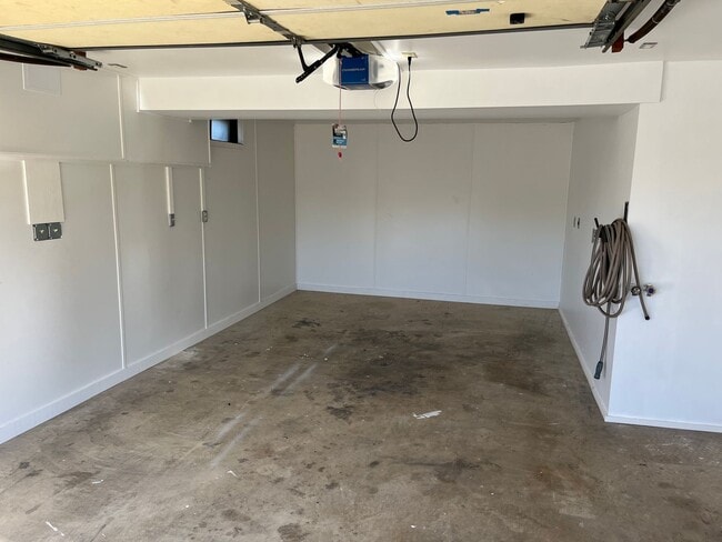 Building Photo - Three Bedroom 2 Bath Home in Bethalto with...