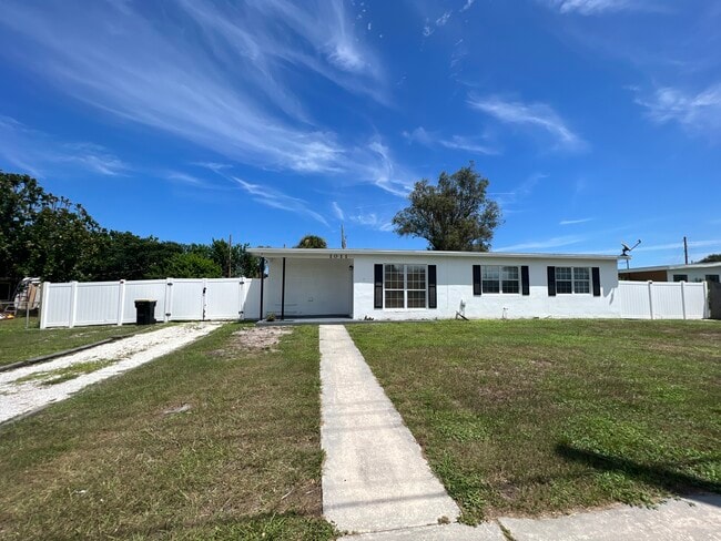 Building Photo - 1011 Bianca Dr NE