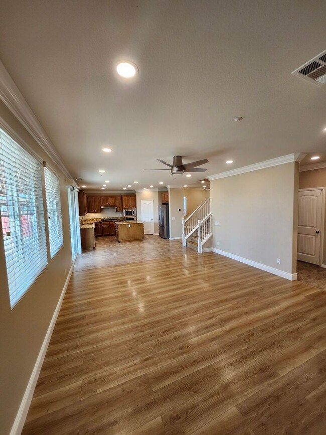 Building Photo - Luxurious 4-Bedroom View Home in Desirable...