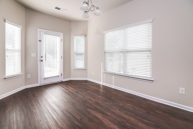 Building Photo - 280 Lakemont Dr