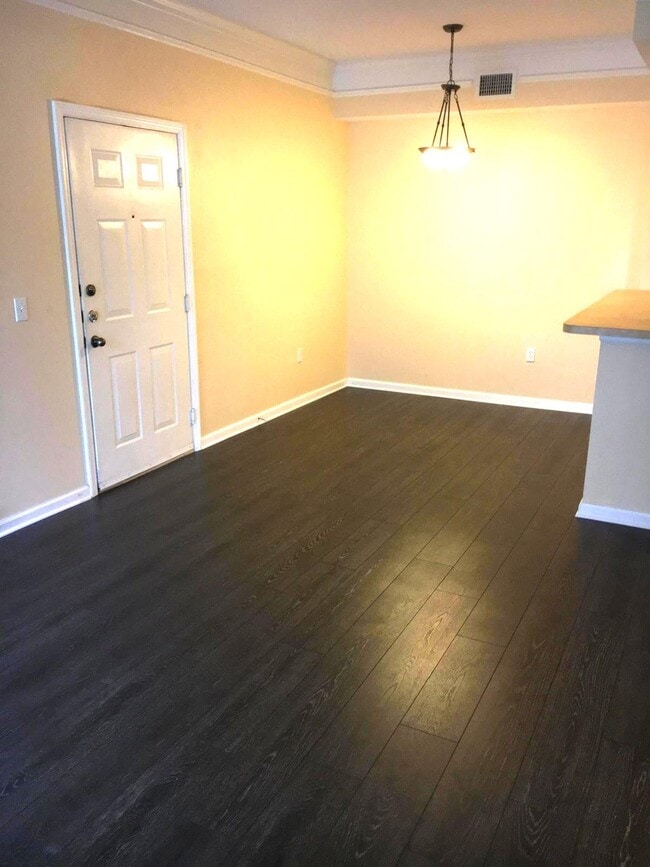 Building Photo - 2308 Myrtlewood Cir E