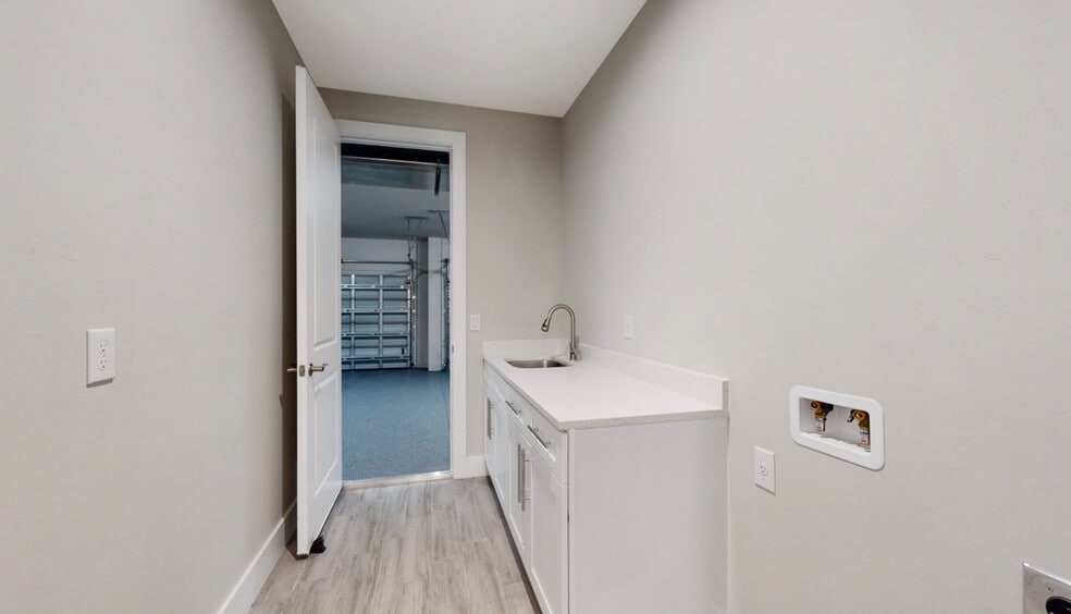 Building Photo - 2808 6th St SW