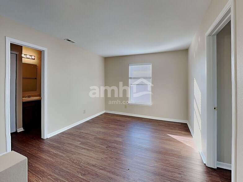 Building Photo - 1420 Dowell St