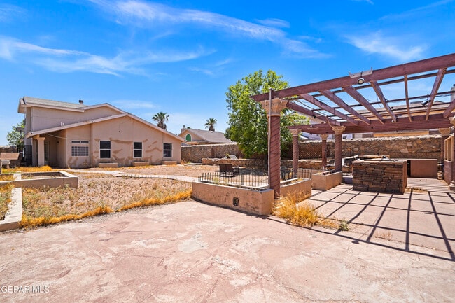Building Photo - 5009 Cedar Sands Ln