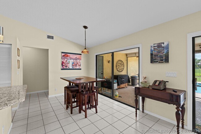 Building Photo - 1707 Primrose Ln