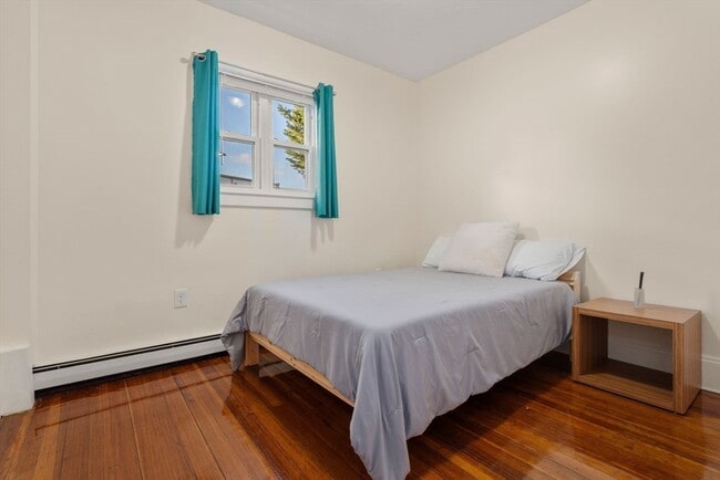 Building Photo - 19 Carmen St