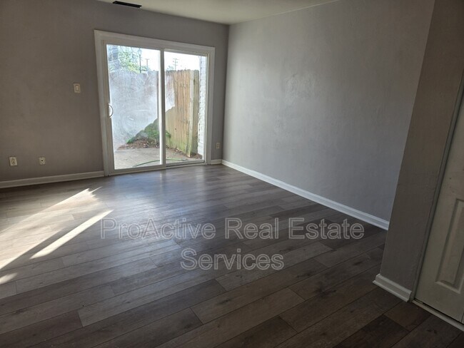 Building Photo - 606 Redkirk Ln