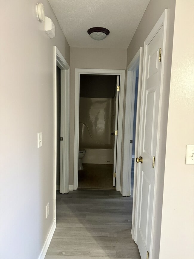 Building Photo - 1627 Maple View Way