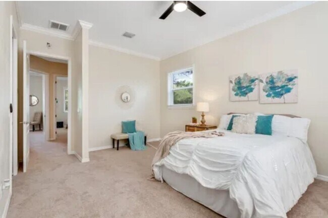 Building Photo - 3/2.5 Mediterranean Style Townhome